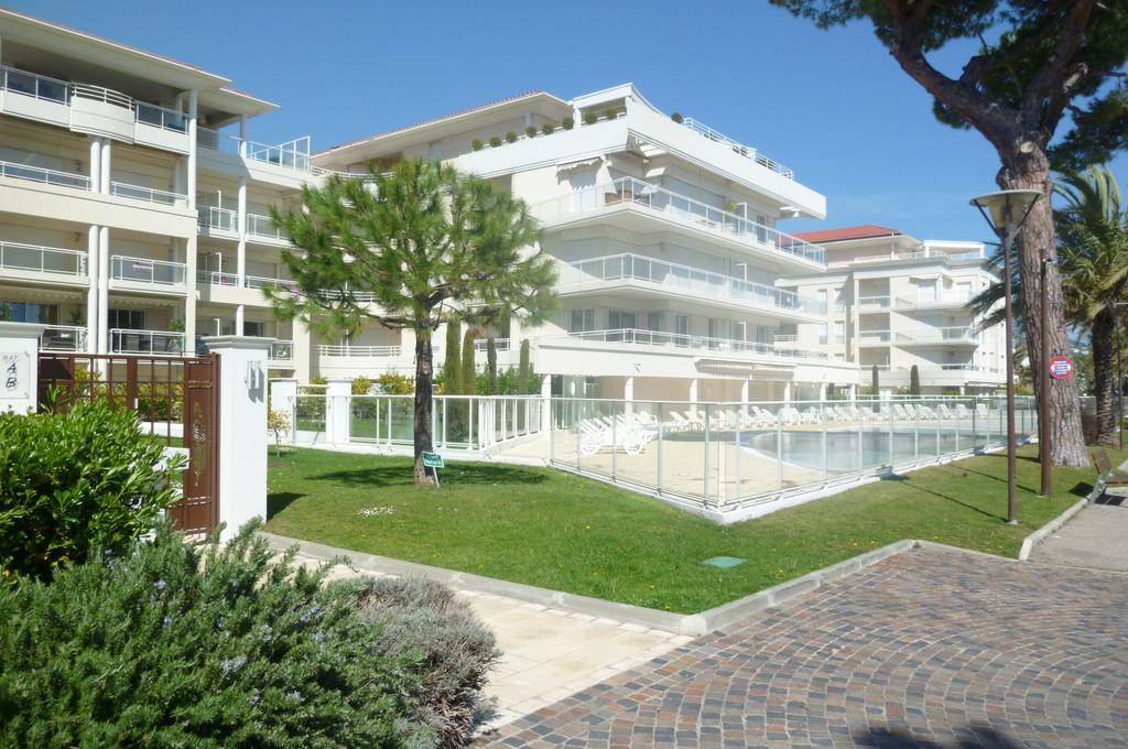 Stunning 2 Bed, 2 Bath Apt On The Cannes Sea Front Has Swimming Pool And Is A Secure Modern Building 464 ภายนอก รูปภาพ