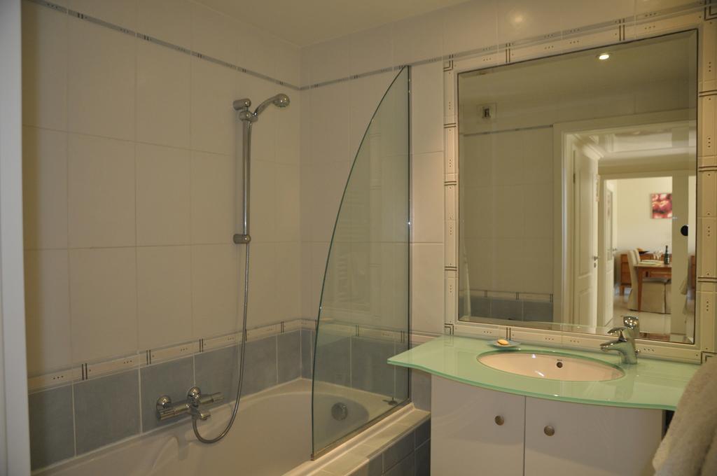 Stunning 2 Bed, 2 Bath Apt On The Cannes Sea Front Has Swimming Pool And Is A Secure Modern Building 464 ภายนอก รูปภาพ