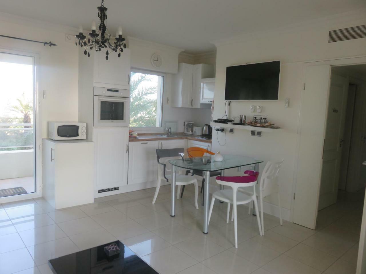 Stunning 2 Bed, 2 Bath Apt On The Cannes Sea Front Has Swimming Pool And Is A Secure Modern Building 464 ภายนอก รูปภาพ