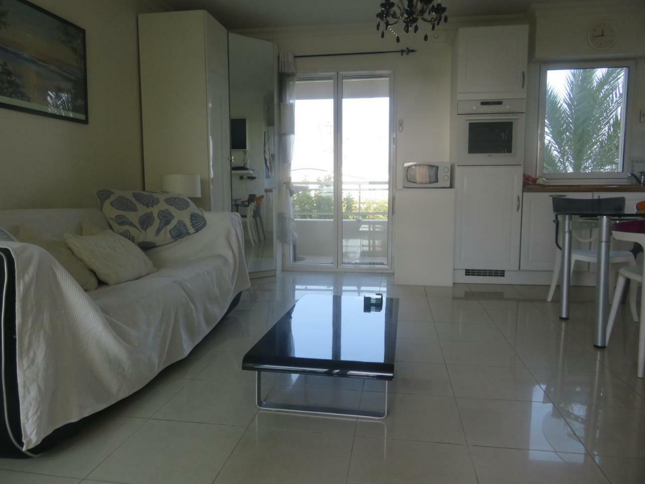 Stunning 2 Bed, 2 Bath Apt On The Cannes Sea Front Has Swimming Pool And Is A Secure Modern Building 464 ภายนอก รูปภาพ